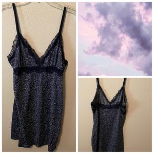 Nightdress. Blue floral. Medium